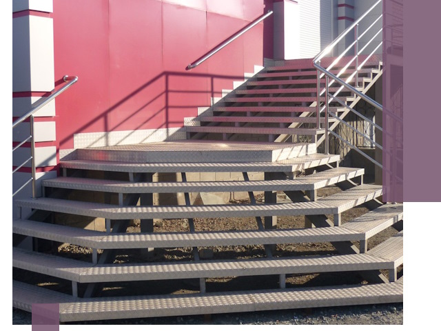 Лестницы для магазина в Невинномысске — изготовление и монтаж