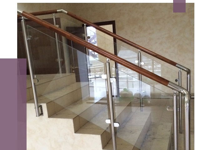 Комбинированные перила из металла и дерева в Невинномысске